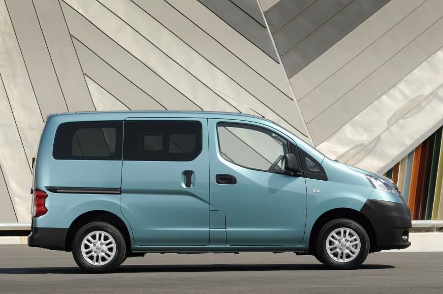  Nissan NV200 2009 года  (фото 37 из 108)